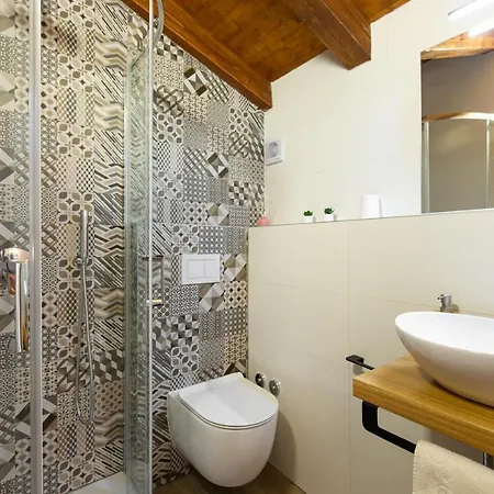 House Iva - Vrh, Krk 度假居 *